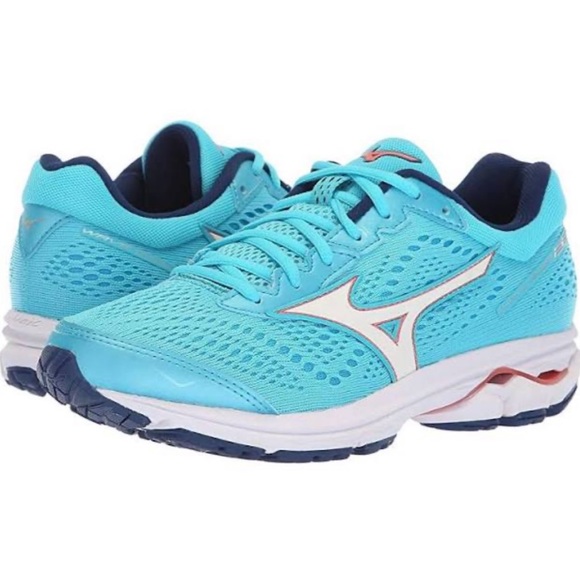 mizuno wave runner 22
